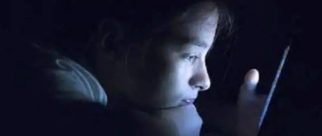 晚上熬夜一时爽,可是熬夜的危害你都了然于心吗?_同源_眼睛_The