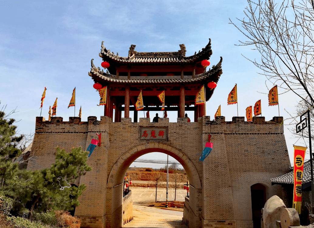 "买东西"一词中的"东西",最初即是指代唐长安城两大集市"东市"和"西市