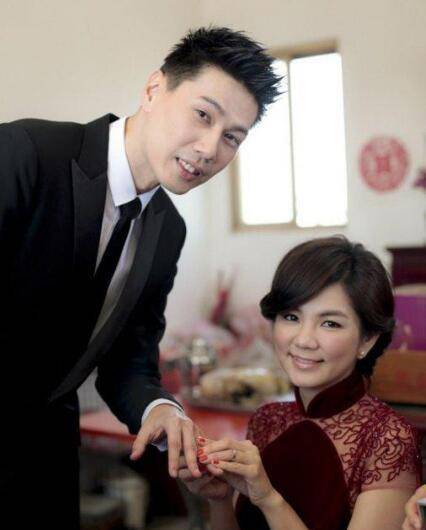 婚后赖斯翔与陈嘉桦依旧很恩爱,每次出现在公众面前,两人都是狂撒狗粮