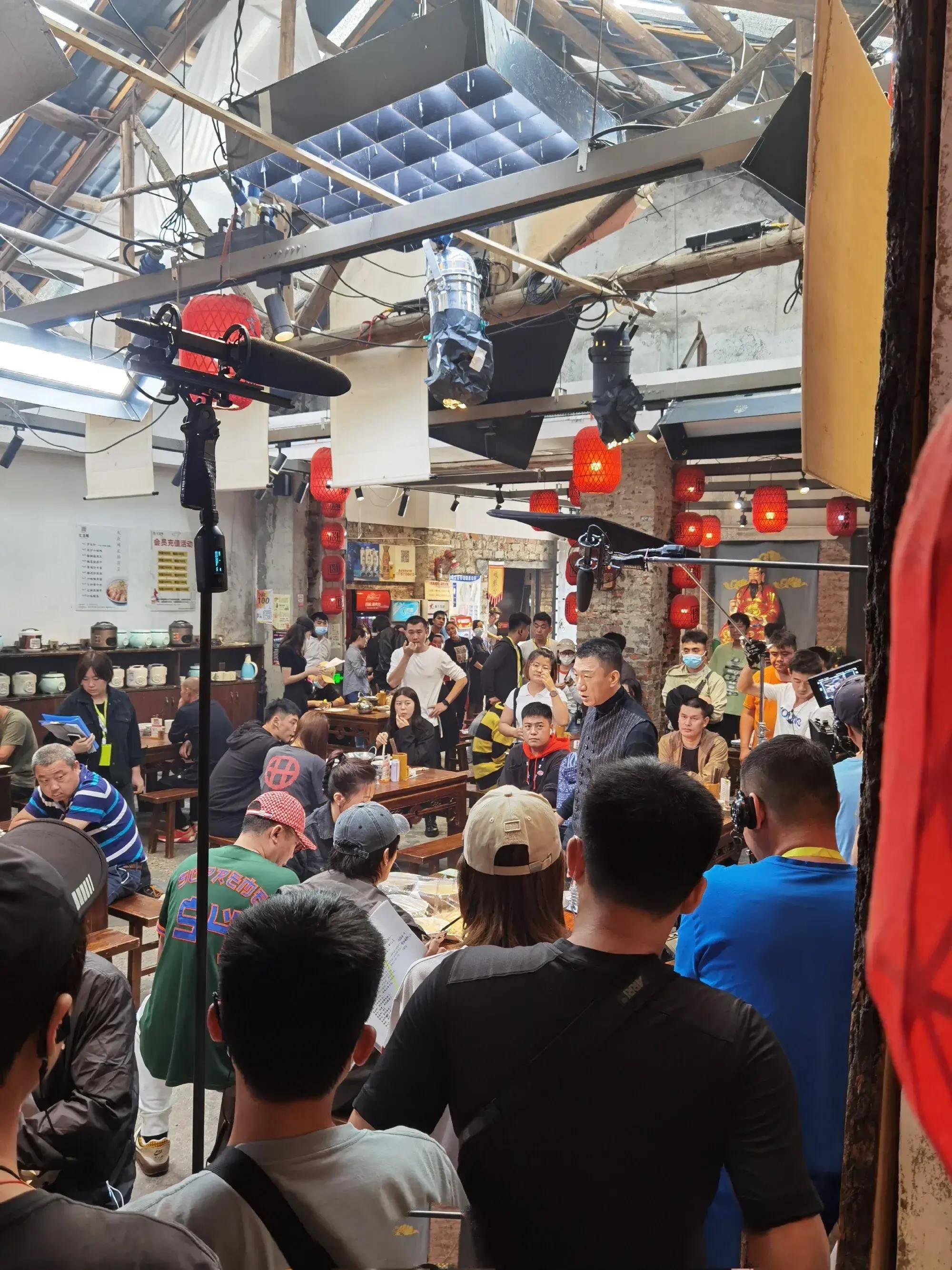 新戏《扫黑风暴》,路透被曝光,他在剧中扮演警察_孙红雷_兄弟_北京