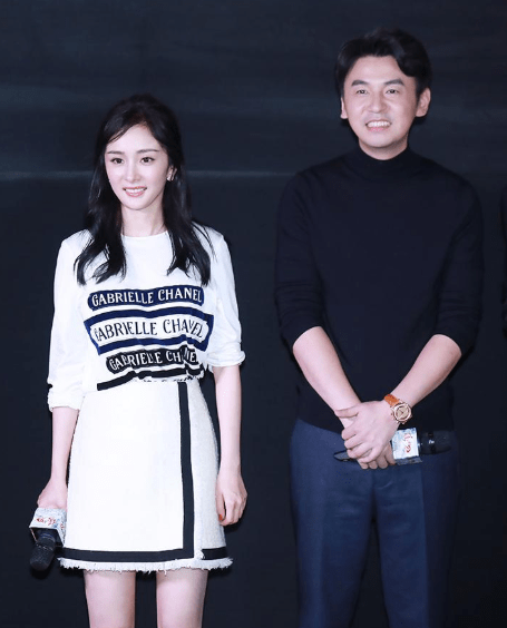 鹿晗烫发造型翻车,头围不逊雷佳音,戴帽子后颜值立刻回升_陈赫_杨幂