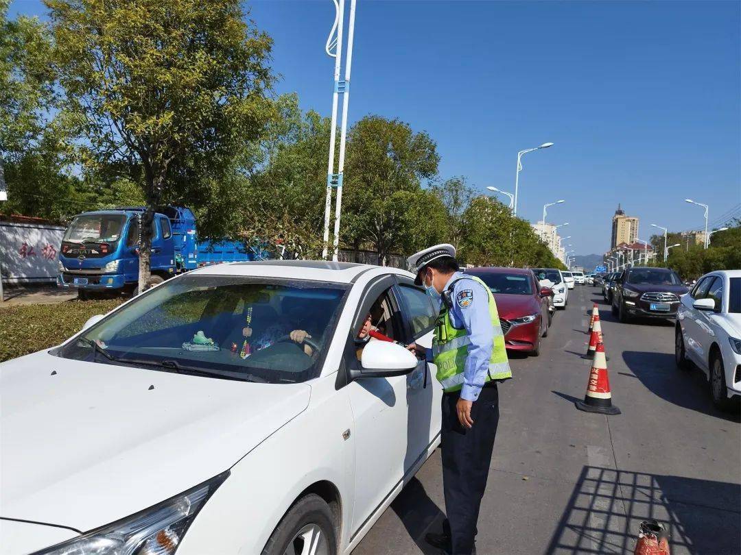 兴国公安交警持续开展切实做好道路交通事故预防工作为全力维护我县