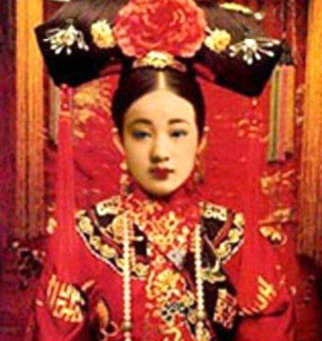 这名民国时期女演员名叫杨绿润,在当时也是红极一时的人物.