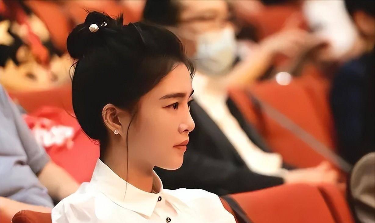 钟媛媛选择归还100万评论不一_盛方明_生活_感情