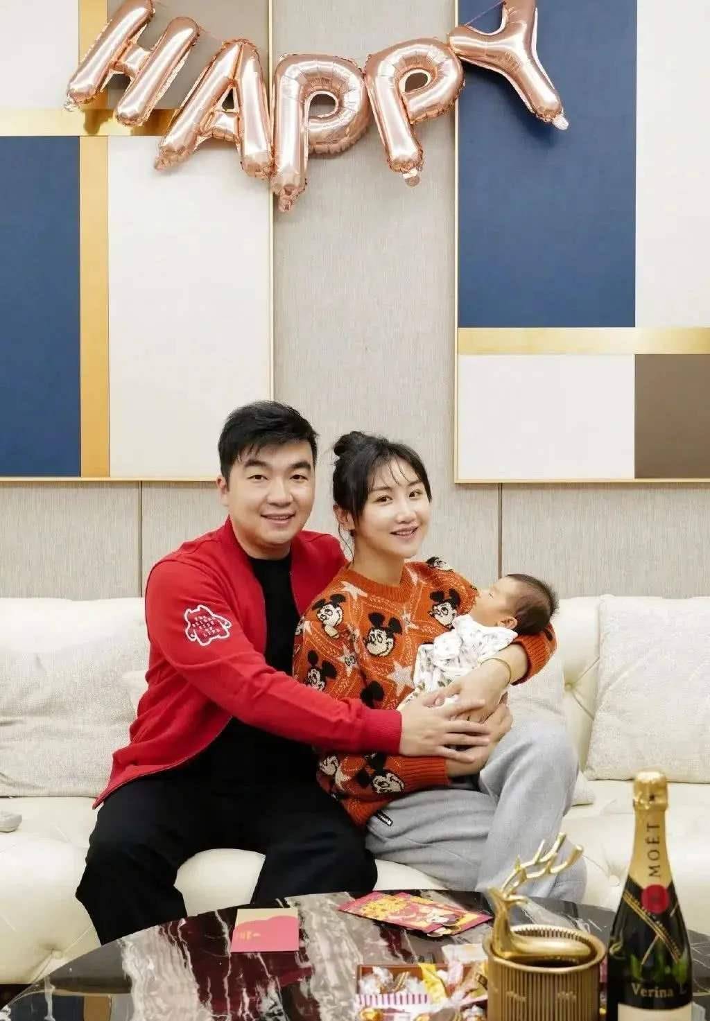 蹦床女神何雯娜未婚先孕,奉子成婚嫁二婚老公,地位卑微多次流泪_梁超