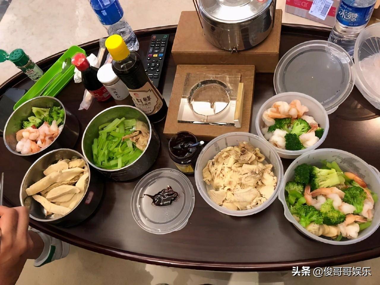 多位艺人向彭于晏看齐练肌肉，娘气小鲜肉能否将被阳刚型男取代？