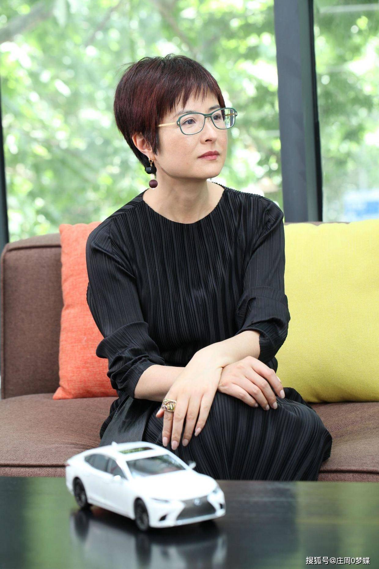 "张泉灵因病辞职,瞒着老公找了一个二混子,老公很气_丈夫_漫画_陈磊