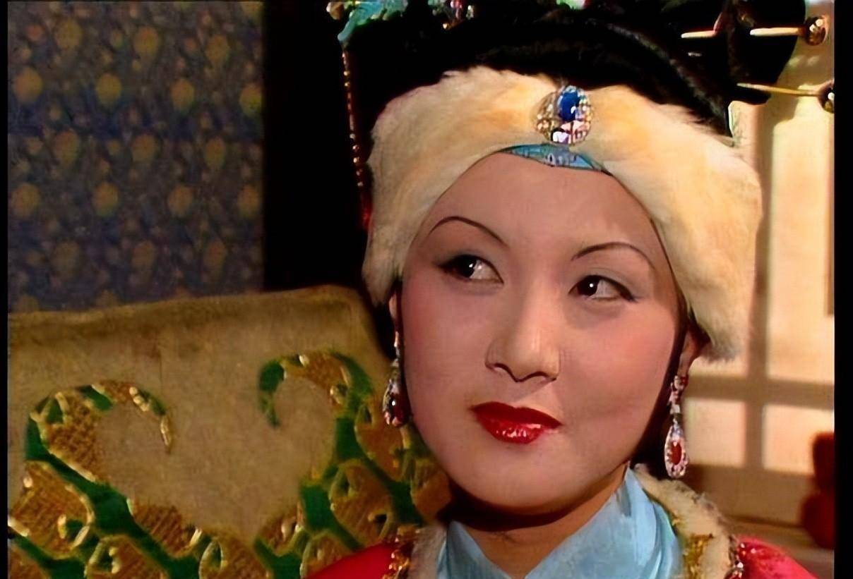 邓婕说,演黛玉进贾府,大闹宁国府都不怕,就怕和她演对手戏_王熙凤