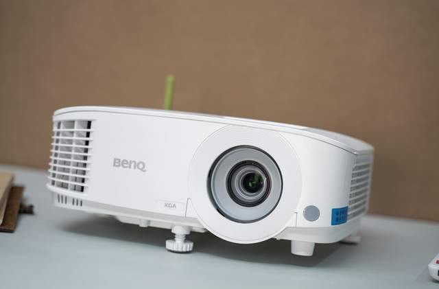 办公娱乐,一机搞定,明基 E520 智能商住投影机评测