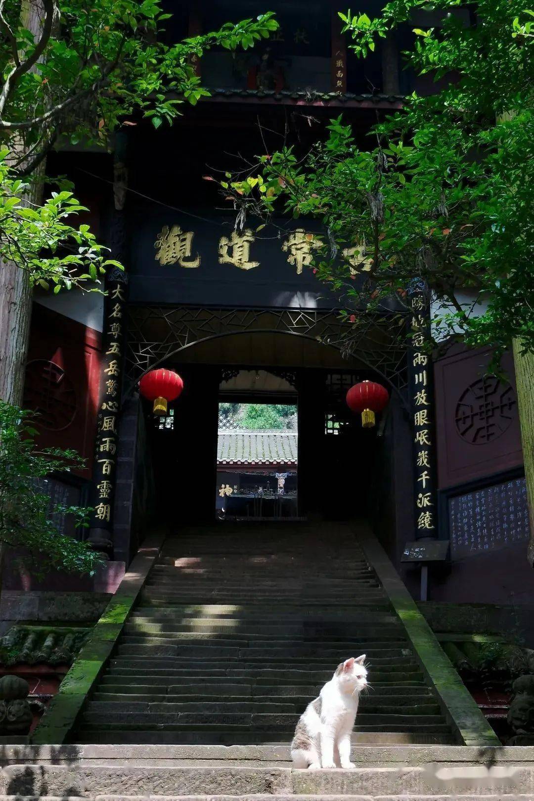 何勃摄▲大赤天宫,图据青城山都江堰▲老君阁,孟蓓摄▲月城湖,图据