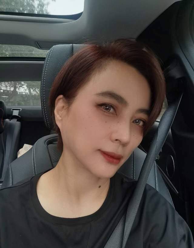 58岁李玲玉近照曝光,皮肤好像20多岁少女,家中豪宅内景意外曝光_状态