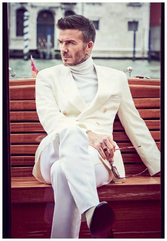 贝克汉姆登杂志封面,大刀领西装绅士十足,年纪越大越是魅力无限_白色