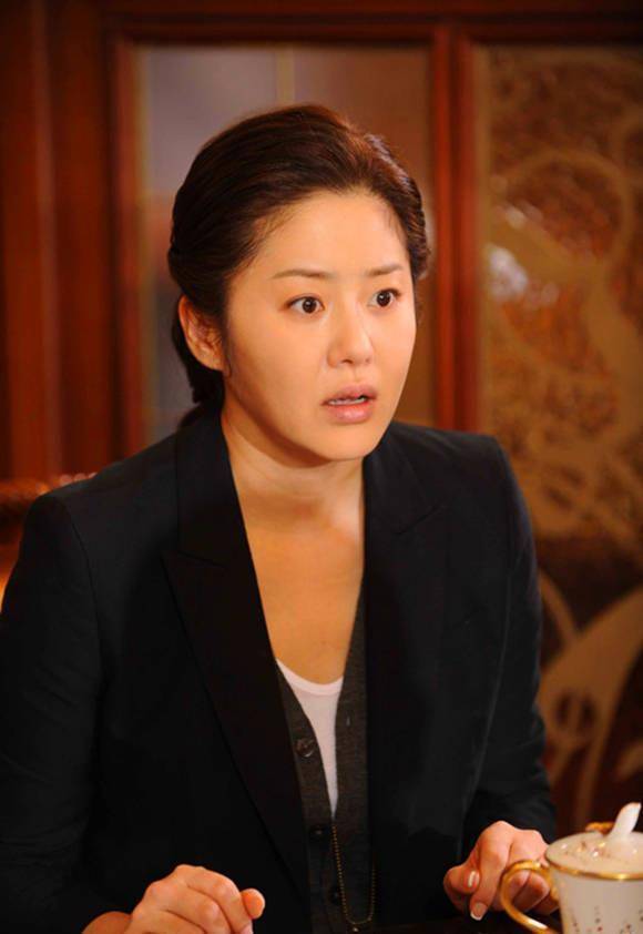 长得漂亮,嫁入豪门8年后离婚,复出创业成亿万富豪,如今成这样_高贤贞