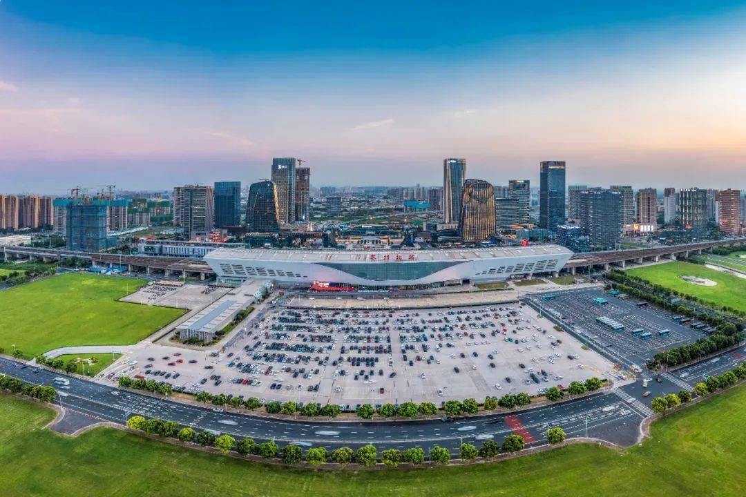 高铁列车到20点32分,g7300次列车从这里驶出从6点33分,g1970次列车