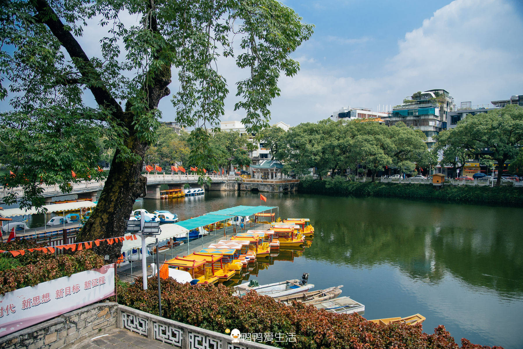 公園內有座涵碧樓,戰爭時期這裡曾是我軍的指揮部,如今可以登樓看看