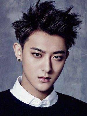 留胡子,秀肌肉,"扫娘风暴"过后,娘化的小鲜肉终于硬起来了_黄子韬