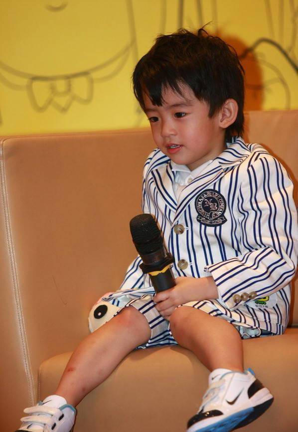 而娱乐圈的星三代,其实并不多,最具代表的就属lucas谢振轩了.