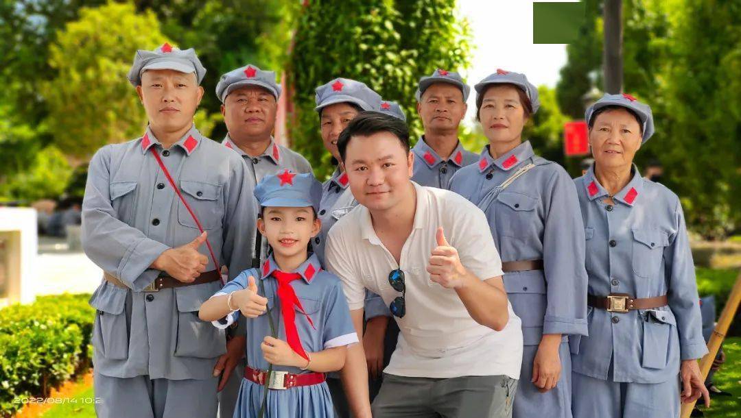 作者陈善宝老师通过通俗易懂的歌词,让青少年儿童了解苏区精神,用朗朗