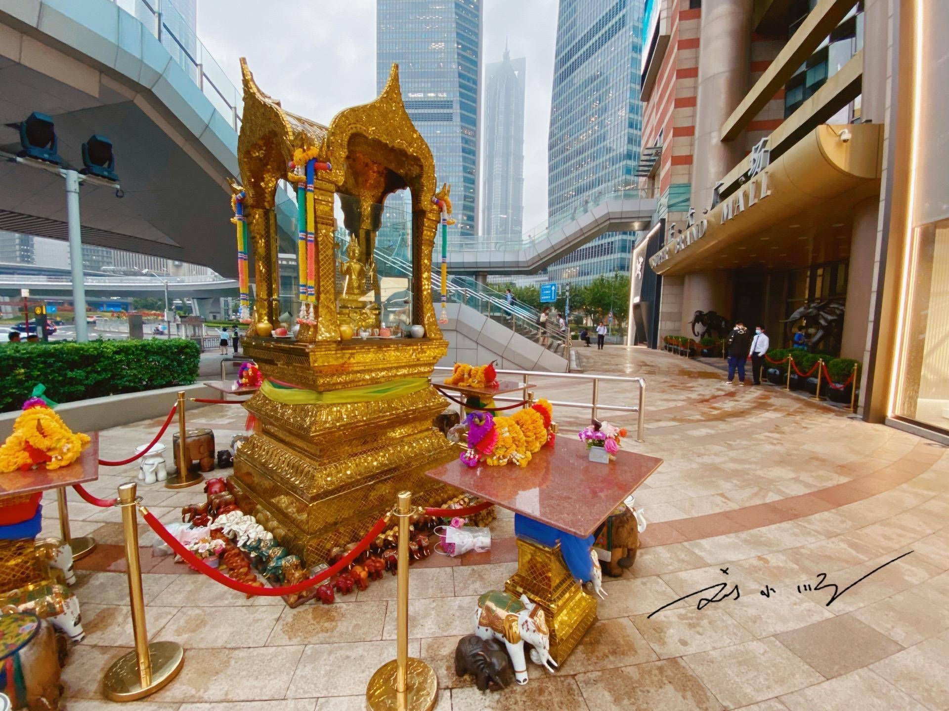 门口立着四面佛,游客:还以为到泰国了_正大广场_刘小顺_陆家嘴
