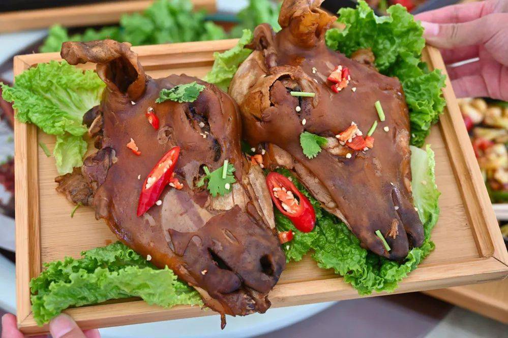 麻辣羊头,戳子肉,好吃的特别多!_店里_杂谈_牛头