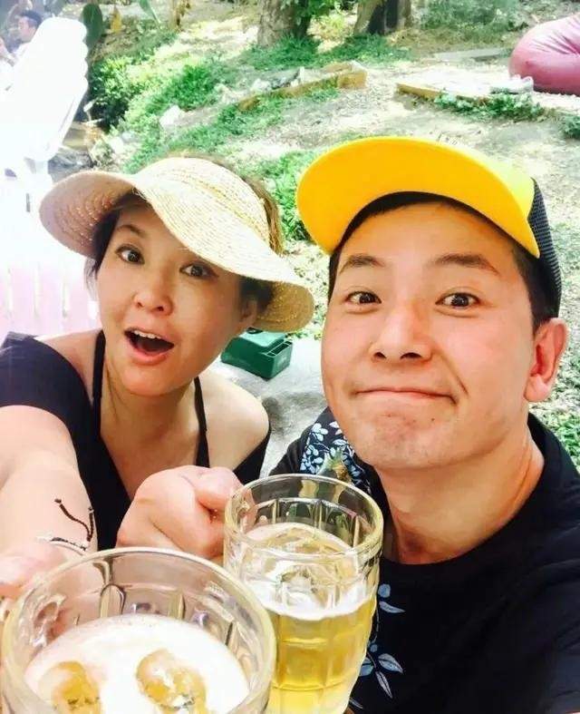 演员戴军:和何炅传绯闻,被母亲催婚,51岁未婚身价过亿也幸福_生活