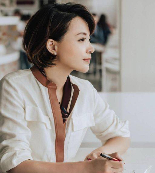 董卿:长得漂亮,不如活得漂亮,每一个女孩都值得学习_岁月_女人_广大