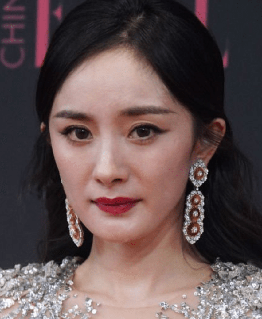 明星眼部状态,杨幂三眼皮,热巴细纹多,果然生图才是"照妖镜"_眼睛