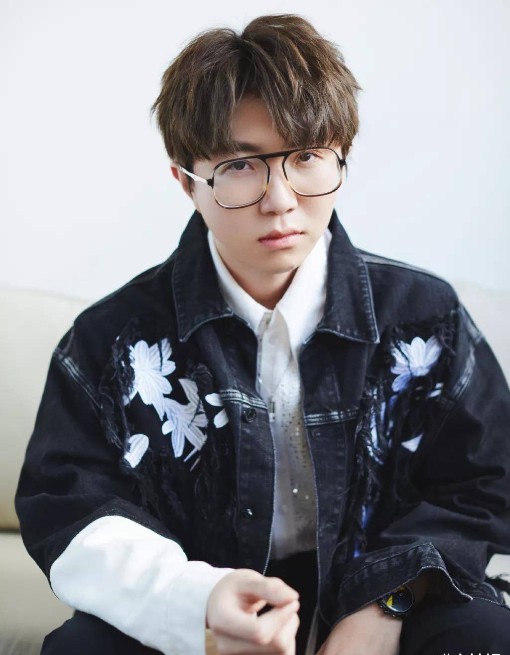 华晨宇vs毛不易:音乐鬼才与灵魂歌手的碰撞_普通人_人心_歌曲