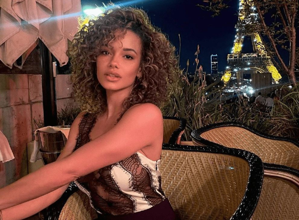 本泽马获得金球奖,超模妻子与女友出镜,大秀好身材_ozuna_时候_梅西