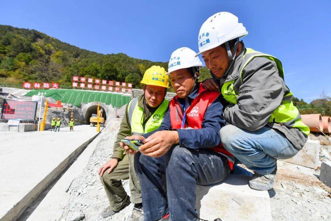 二十大時光 | 天隴鐵路建設者:踔厲奮發 築路前行_報告_發展_施工