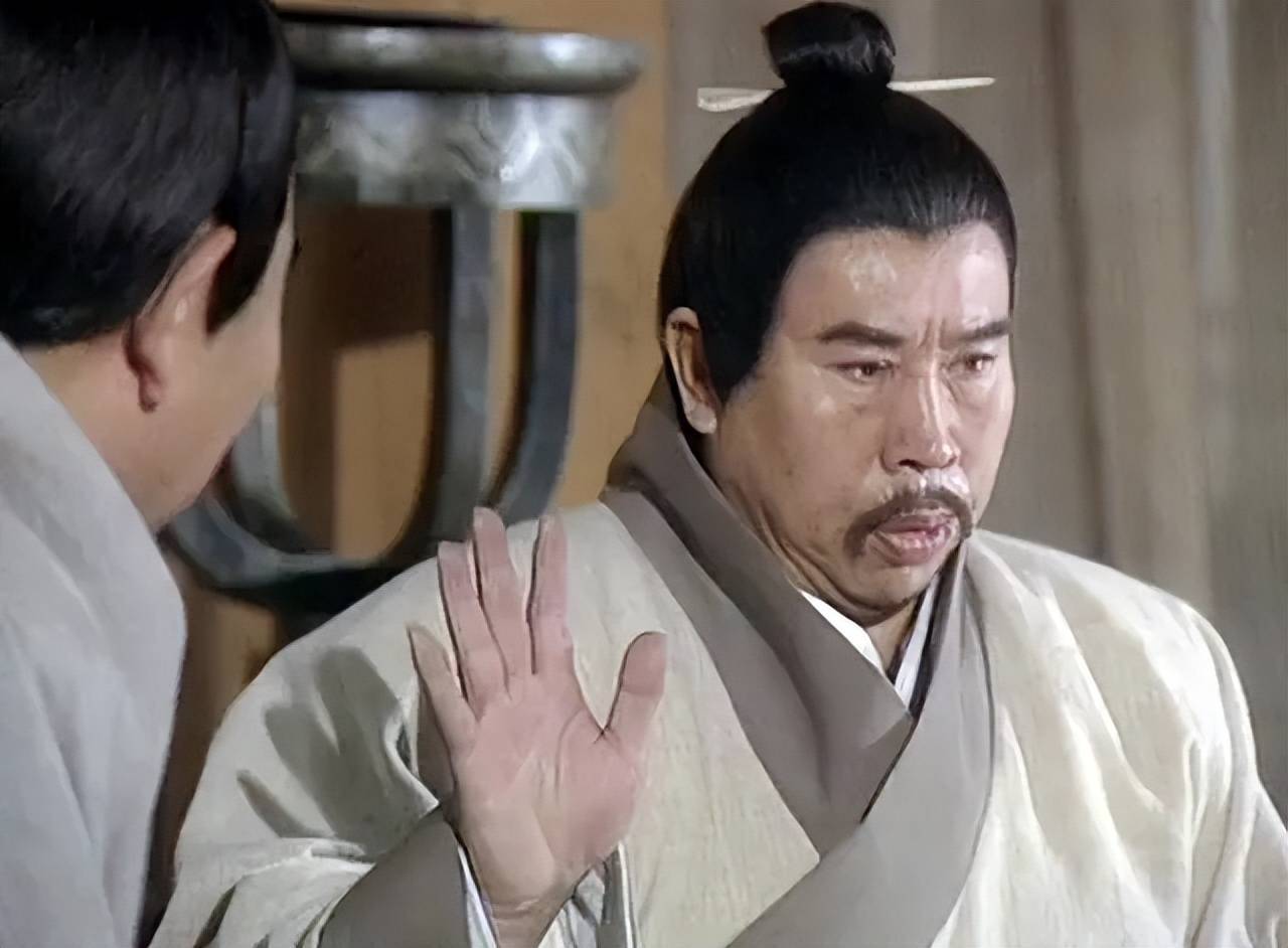 其中厉姒生有一子,但是早夭,戴妫生有一子,名为"公子完",又或者称为