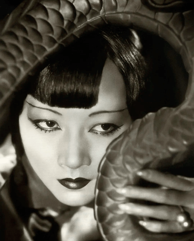 已故艺人黄柳霜的头像登上美国货币,将在市场流通,系首位获此殊荣的