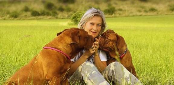 著名球星梅西的宠物犬就是一只名叫"浩克"的波尔多犬.