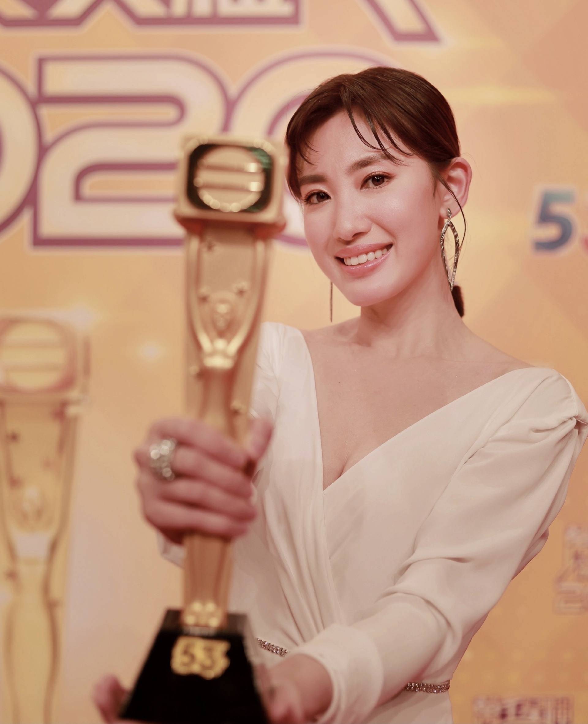 tvb小花蒋家旻摆脱"御用女儿",演活霸气编剧一角_角色_莎莎_观众