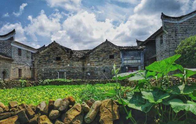 江西的抚州市安乐县,就有一处古老的村落,很有古色古香的氛围感_古村