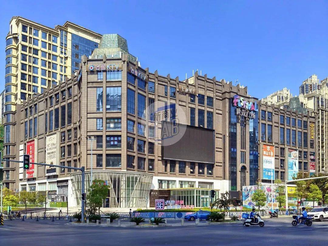 商场的建筑外观略有些一言难尽2013年8月,南昌世茂广场作为红谷滩