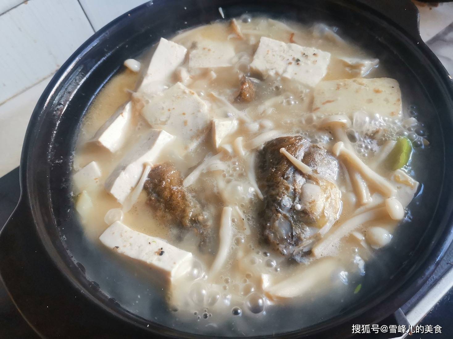霜降前后吃狗杠鱼正当时,健脾益气营养好,炖一锅汤白如奶肉嫩滑_沙光鱼_季节_鱼汤