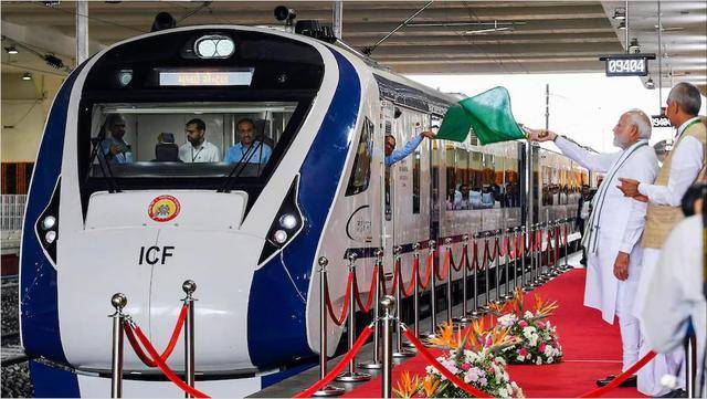 印度第二代“半高铁”开通运营，时速只有中国高铁速度的一半。