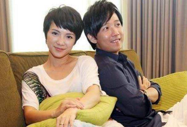 43岁黄渤全家近照 老婆图片