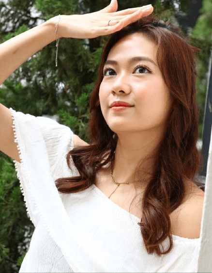 小花游嘉欣首拍剧就献出初吻,现实中住公屋生活简朴_网友_徐文浩_香港