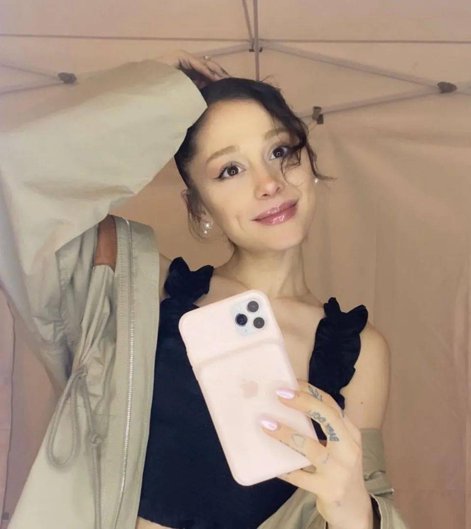 ariana grande 最新自拍,有点像三梦奇缘…_grande_自拍_ariana