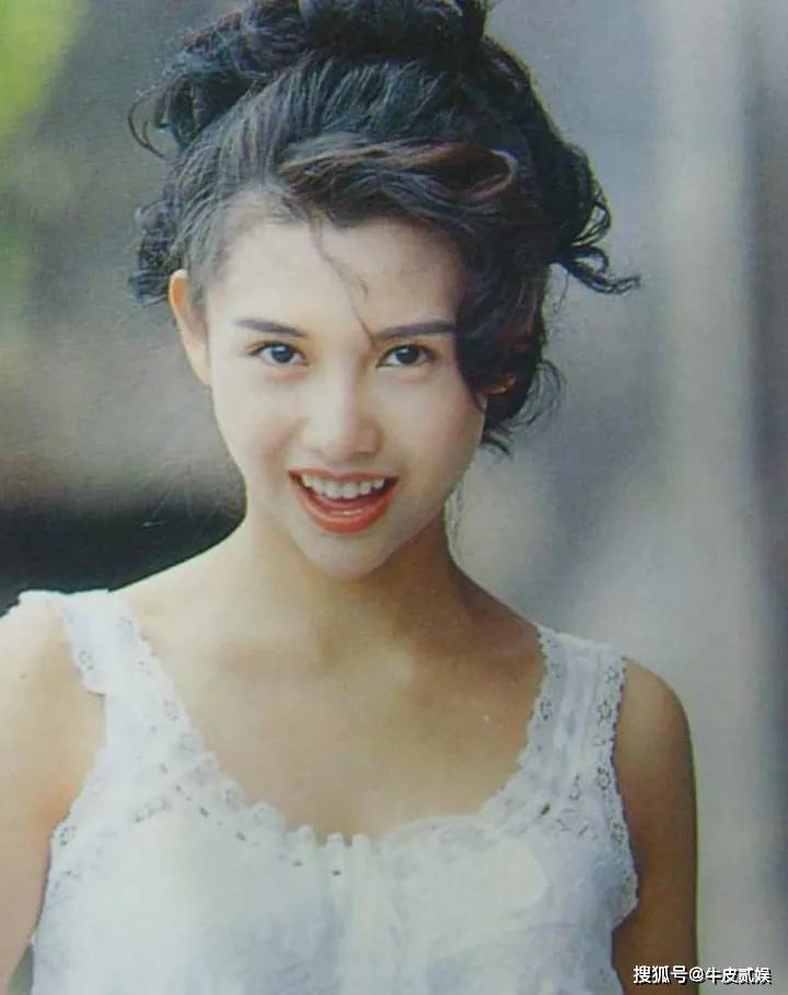 港风妆容穿搭风格_那些年港片女神的风采_港风女神气质