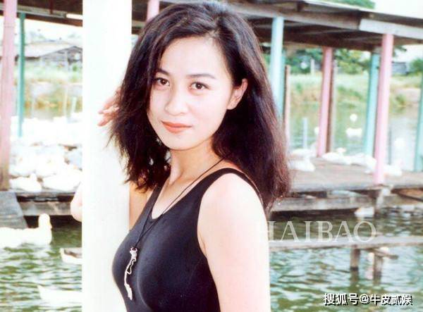 港风女神气质_那些年港片女神的风采_港风妆容穿搭风格