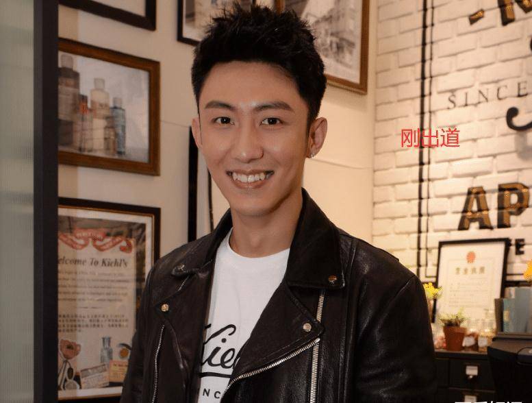 黄景瑜素人时期被偷拍,非主流愣是穿出时尚感,这才是男明星的体面