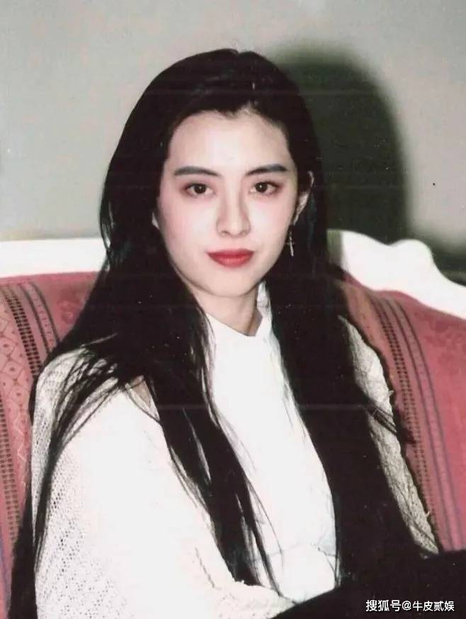 港风妆容穿搭风格_那些年港片女神的风采_港风女神气质