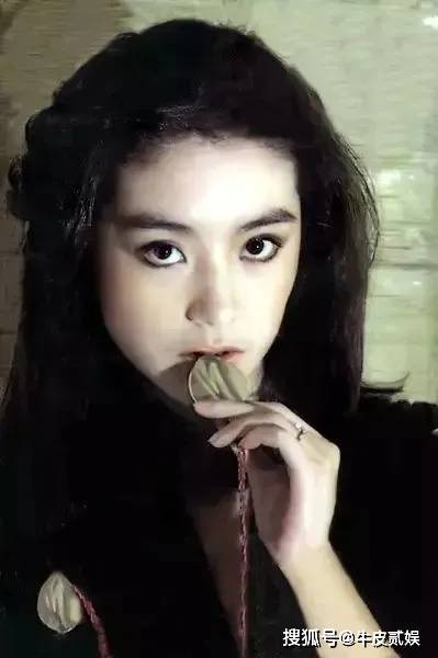 那些年港片女神的风采_港风女神气质_港风妆容穿搭风格