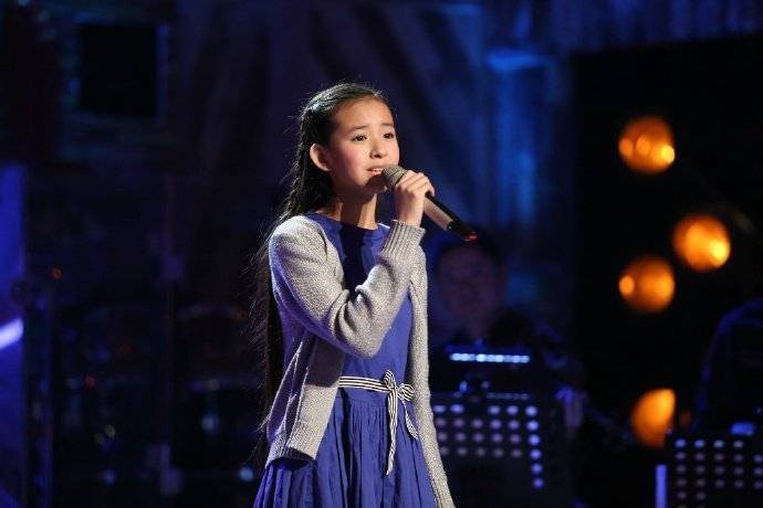 程潇妹妹舞蹈唱歌功力强劲,有才有颜网友纷纷喊其出道_少女_程晨_姐姐