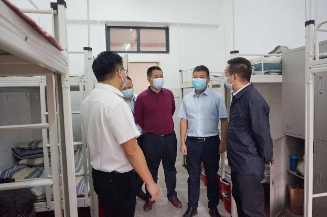 杨利华一行先后到连平县忠信镇雁桥中学,连平县仁爱学校,连平县职业