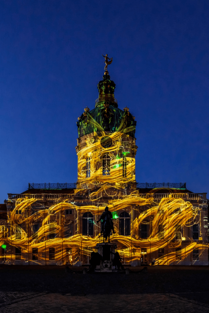 绚丽多彩的灯光艺术作品赏析