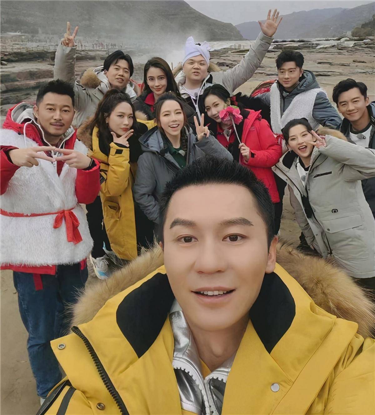 《奔跑吧·黄河篇》定档,原班人马悉数回归,合影中却少了蔡徐坤_节目